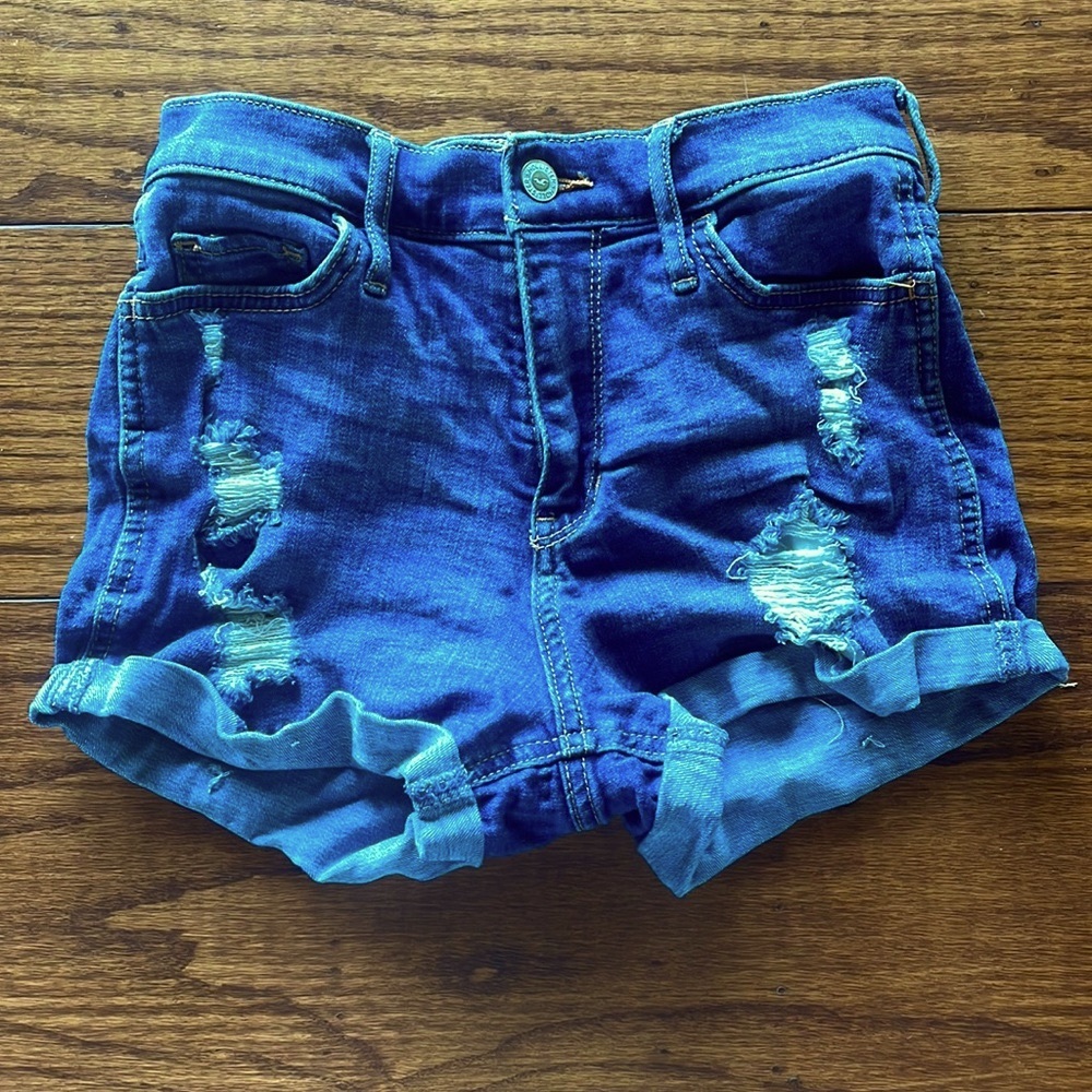 Dark blue high-rise short-stretch Hollister shorts in size w24.